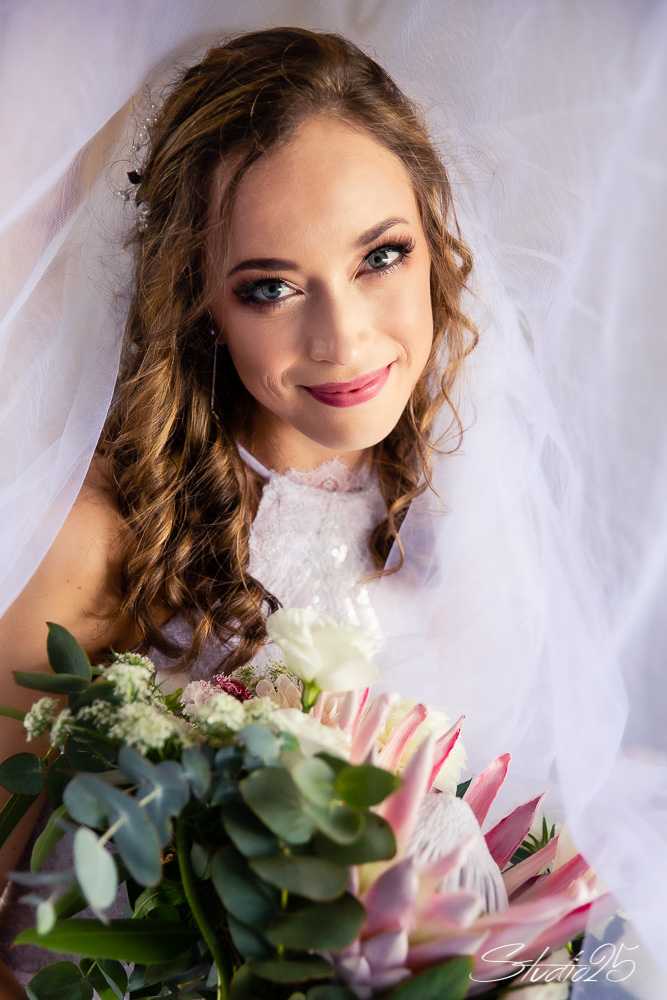 Bridal portrait with bouquet
