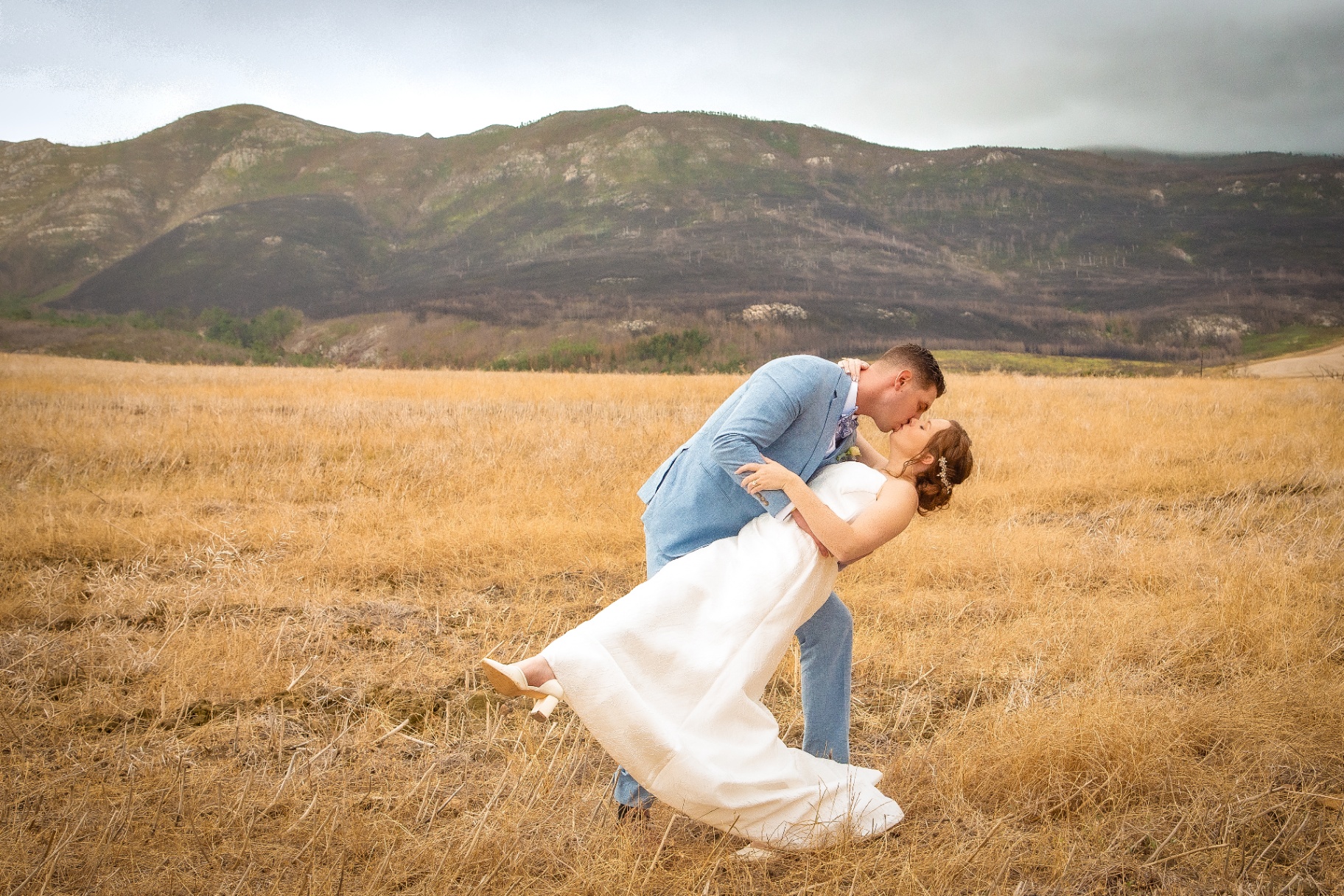 Wedding day timeline - Dramatic wedding moment in golden field